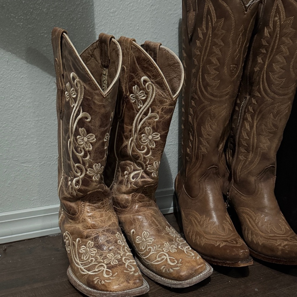 Embroidered Brown Cowboy Boots